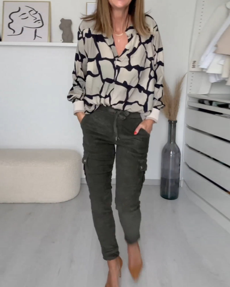 Trendig v halstryckt blus