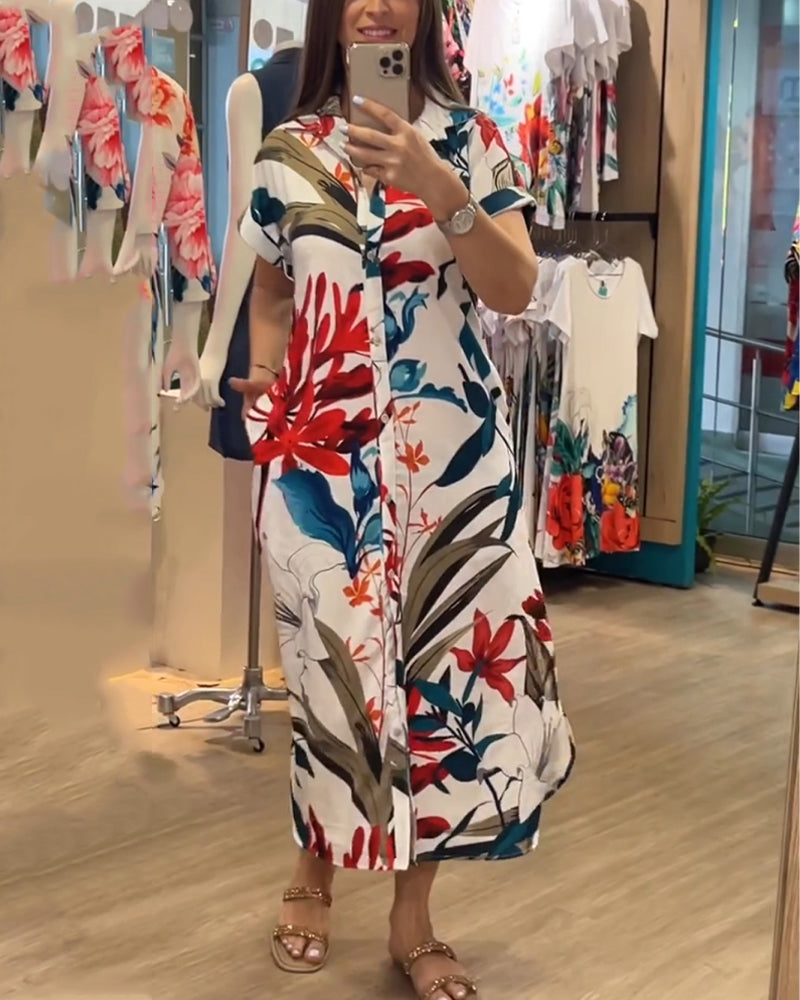 Klänning med korta ärmar och tryckt mönster