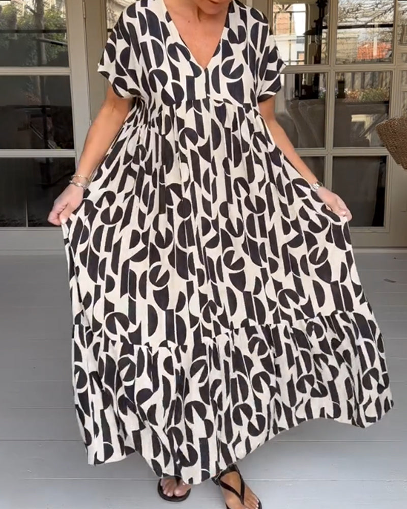 Kortärmad klänning med v-ringning