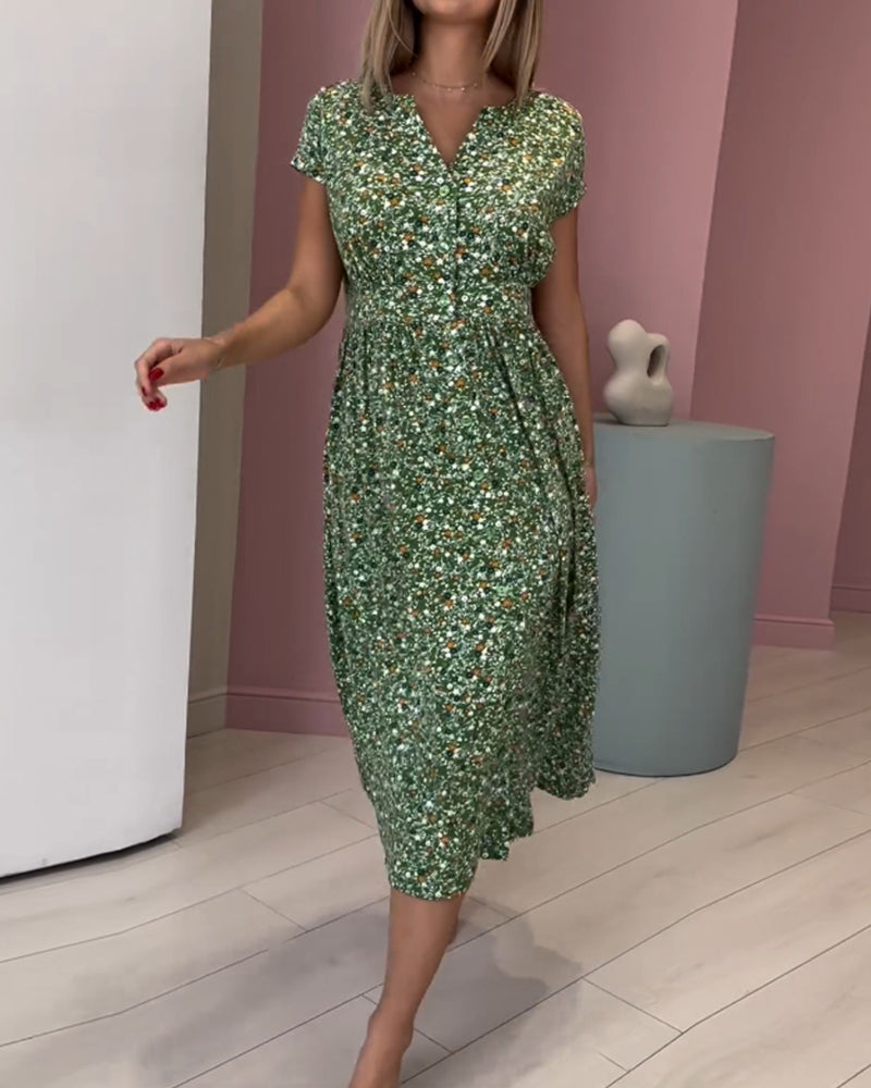 Kortärmad klänning med V-ringning och tryck