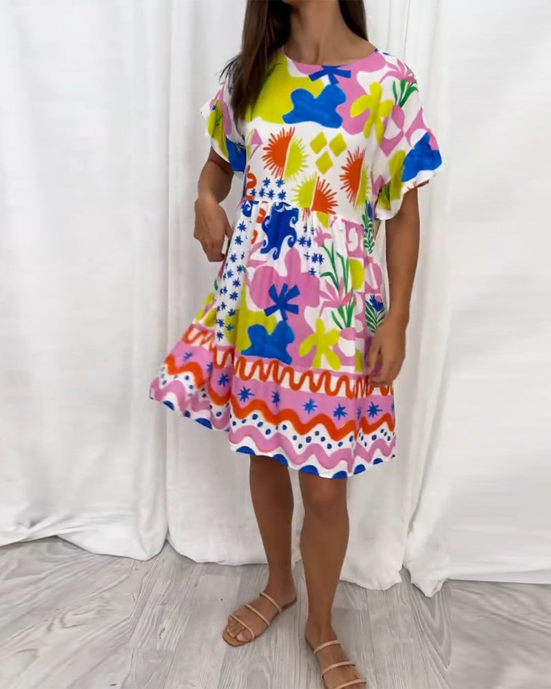 Kortärmad klänning med tryck och rund hals