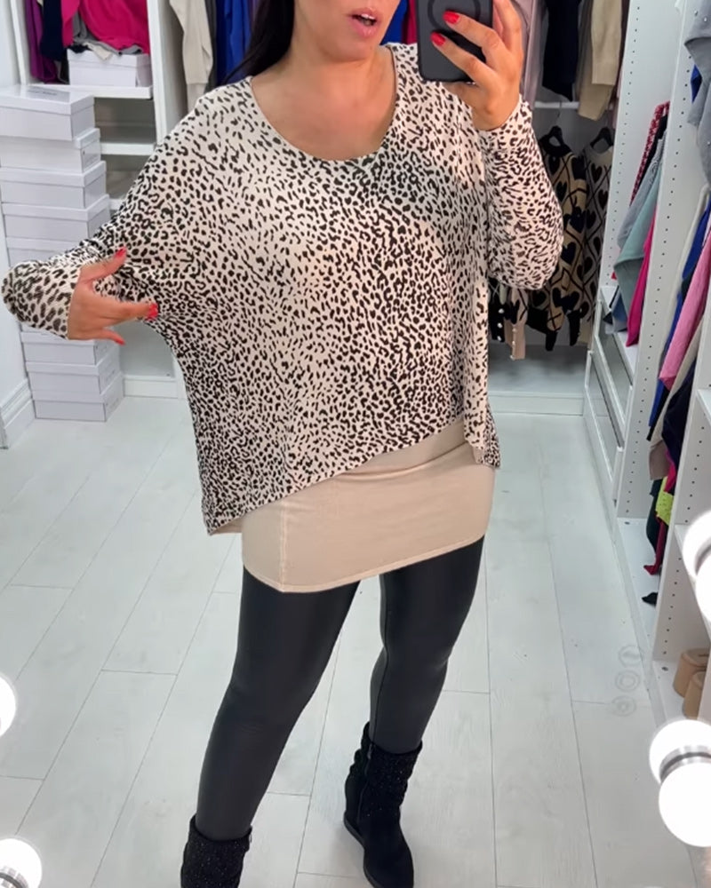 Långärmad topp med leopardmönstret och rund hals