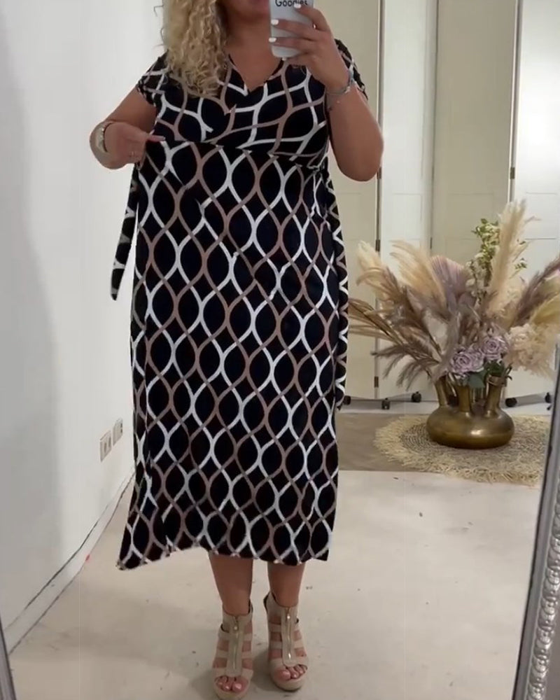 Kortärmad klänning med diamanttryck