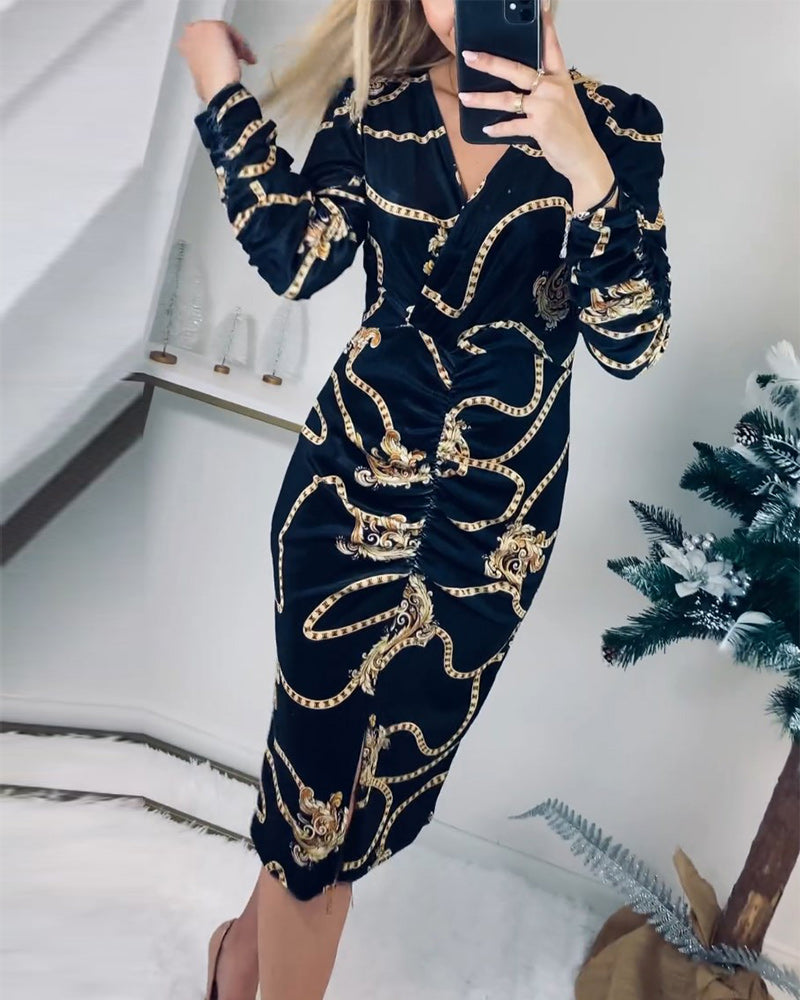 Klänning med slits och nyp i midjan