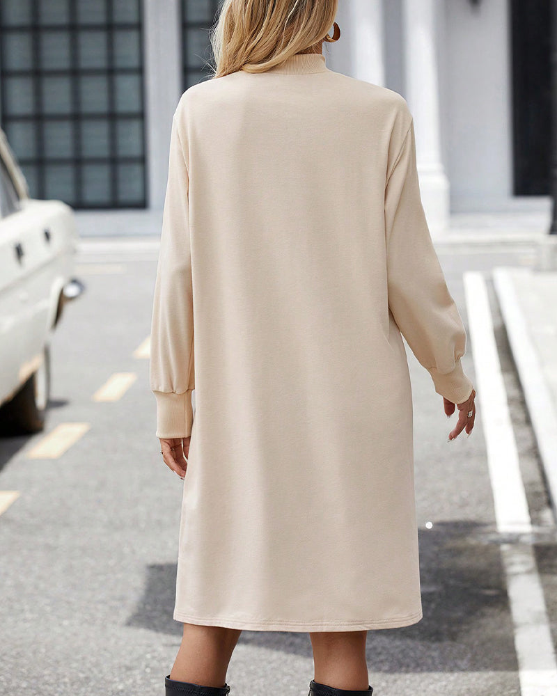 Klänning med hög nacke