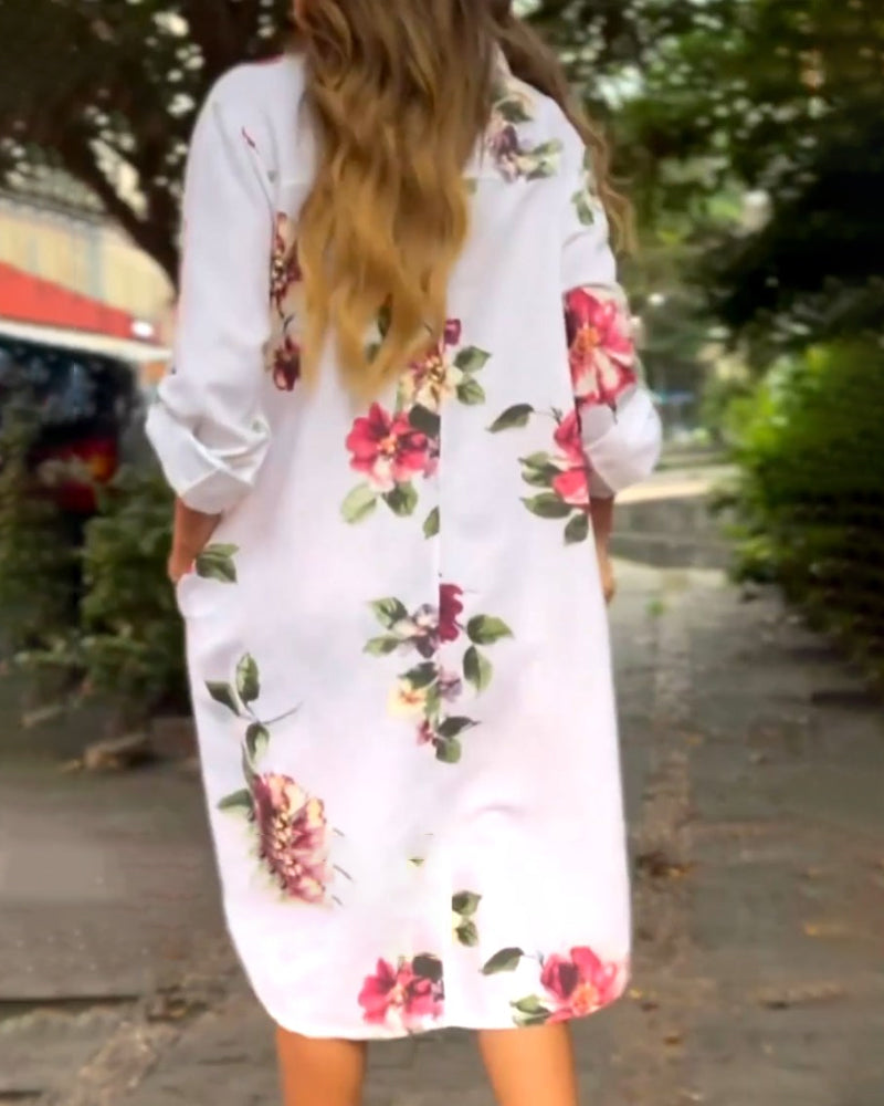 Fritidsklänning med blommönster i lapel