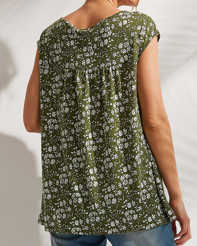 Blommig och prickig T-shirt