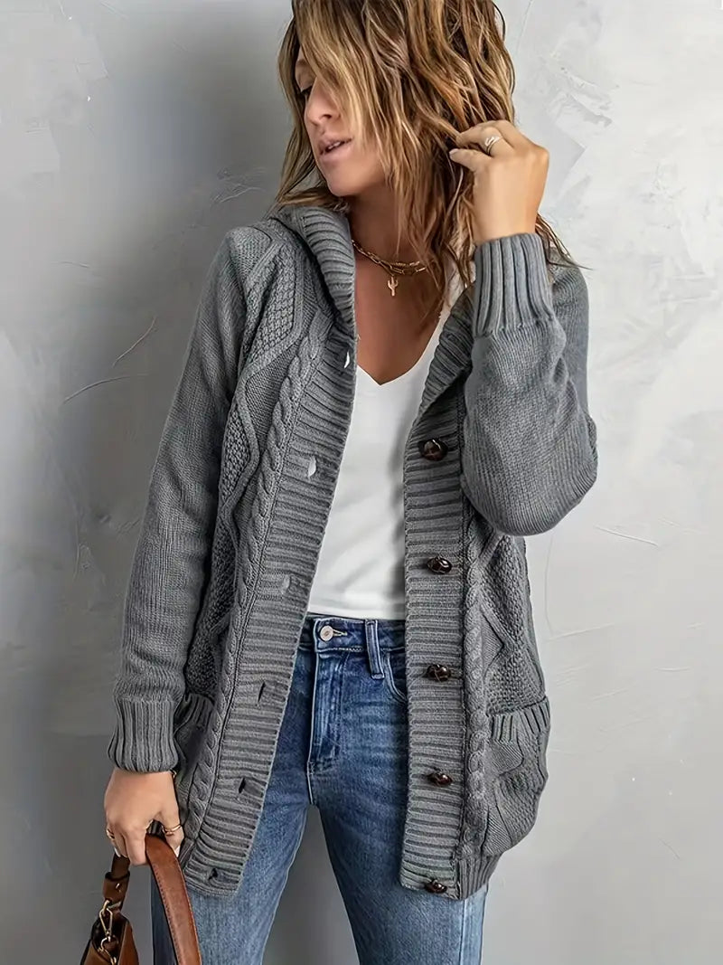Verene - Bekväm, chic plus size-tröja med huva i kabelstickad kvalitet