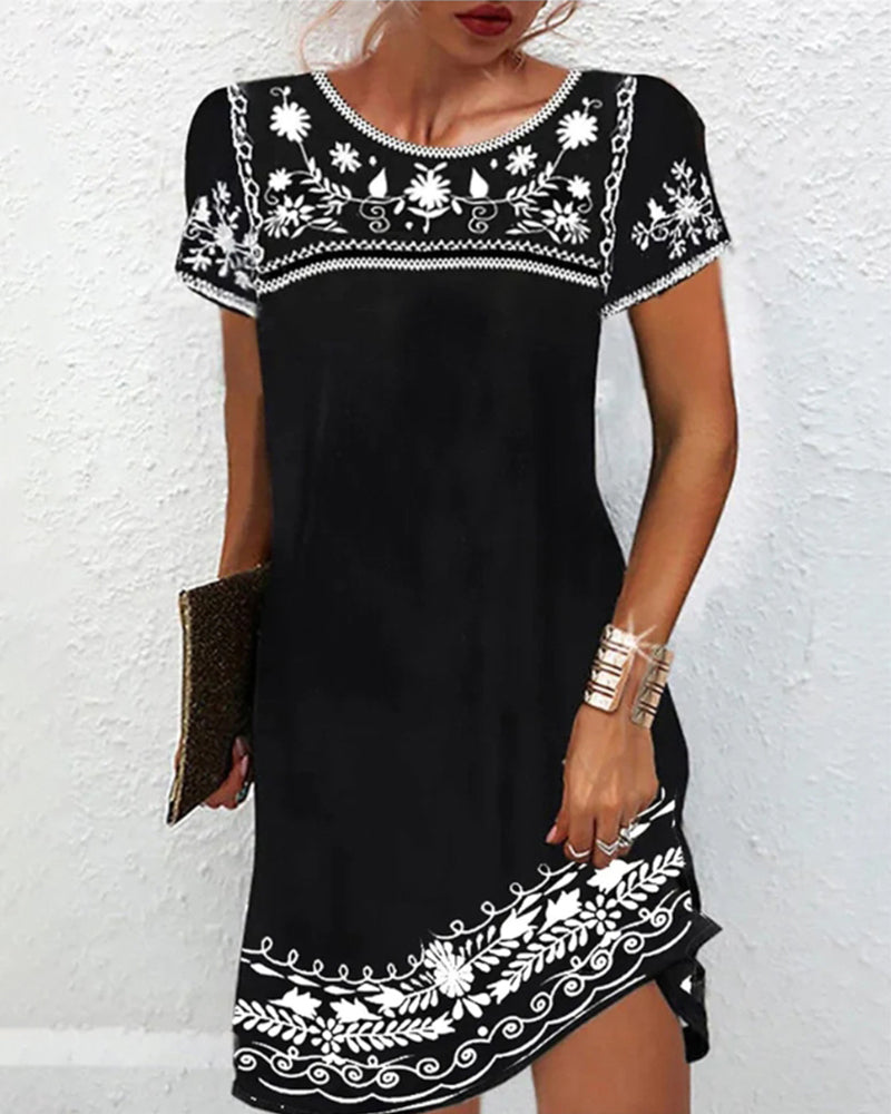 Enkel tryckt klänning med rund hals