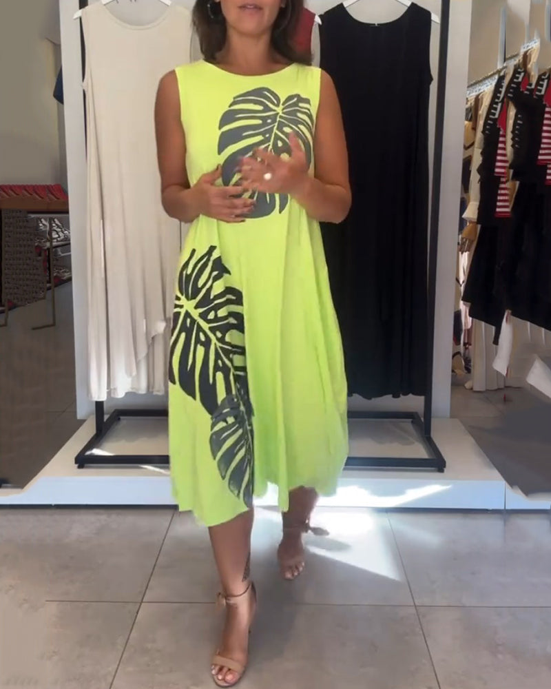 Klänning med ärmar och bladtryck