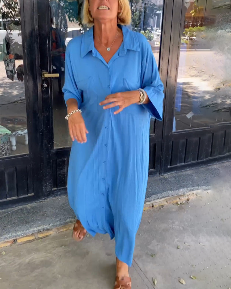 Klänning med slitsar och slag