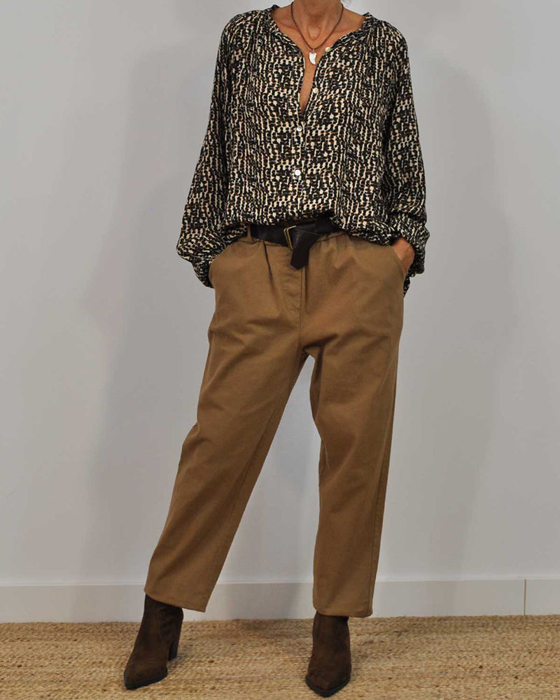 Avslappnad skjorta i retrostil med rund hals