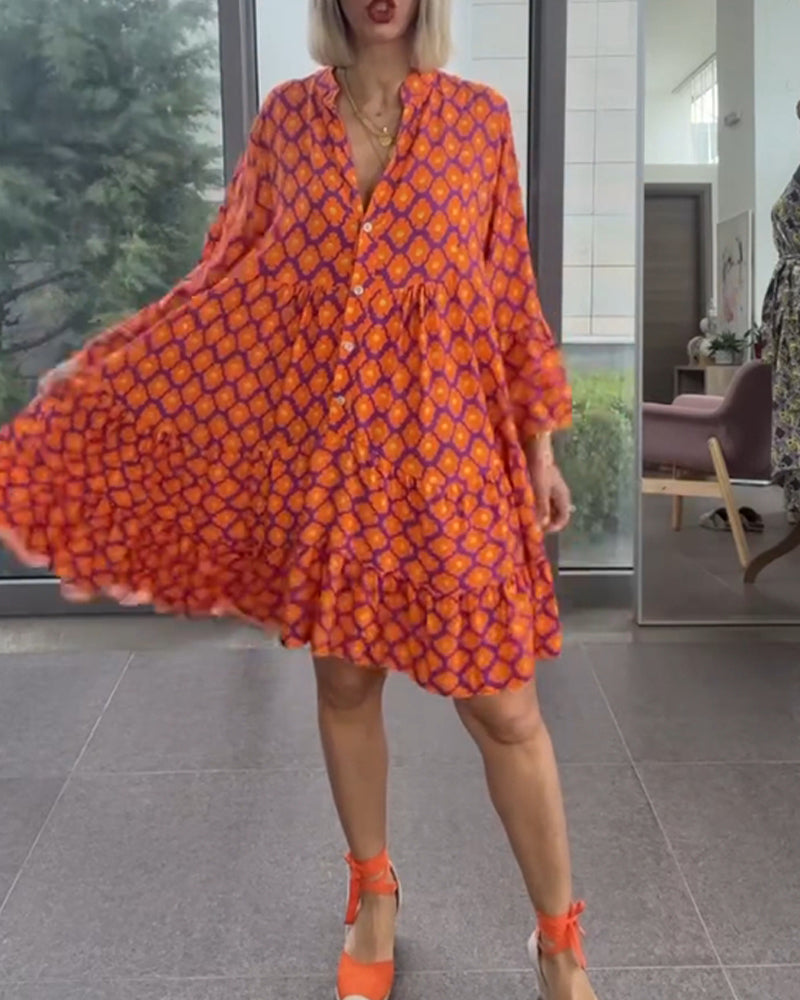 Klänning med V-ringning och elegant stil och tryck