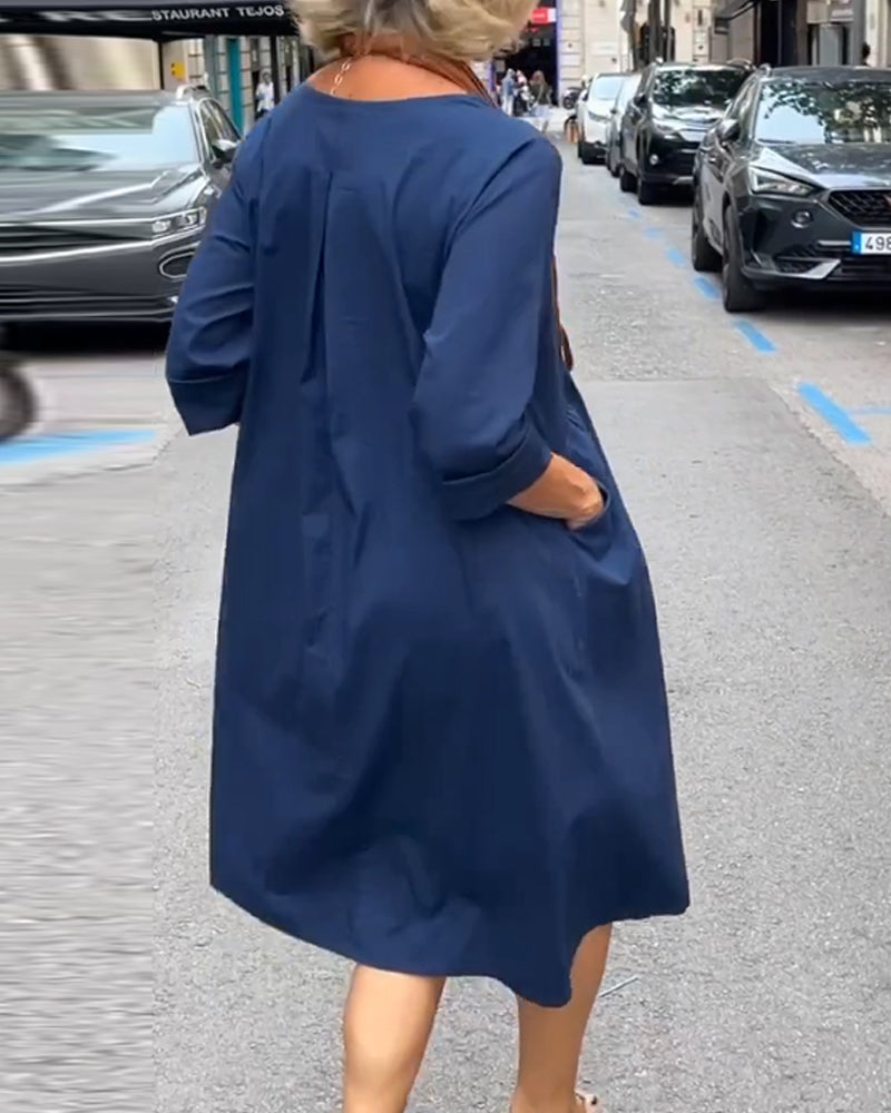 Rund nackklänning med fickor