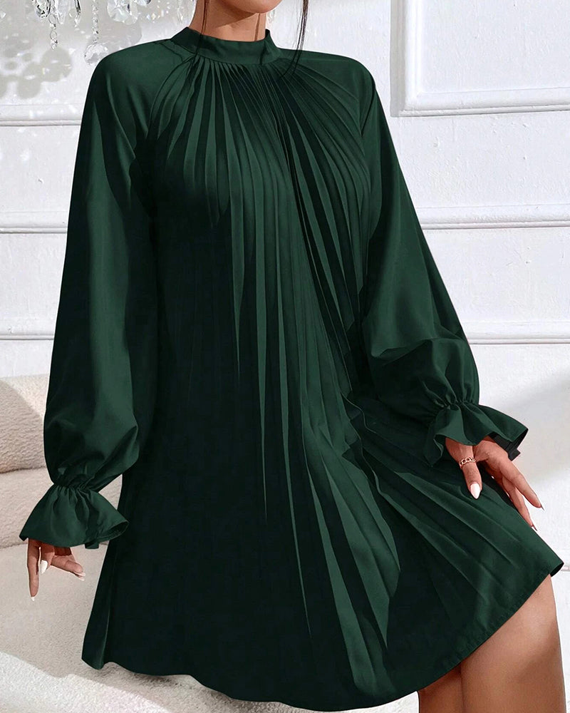 Klänning med ballongärmar och volanger