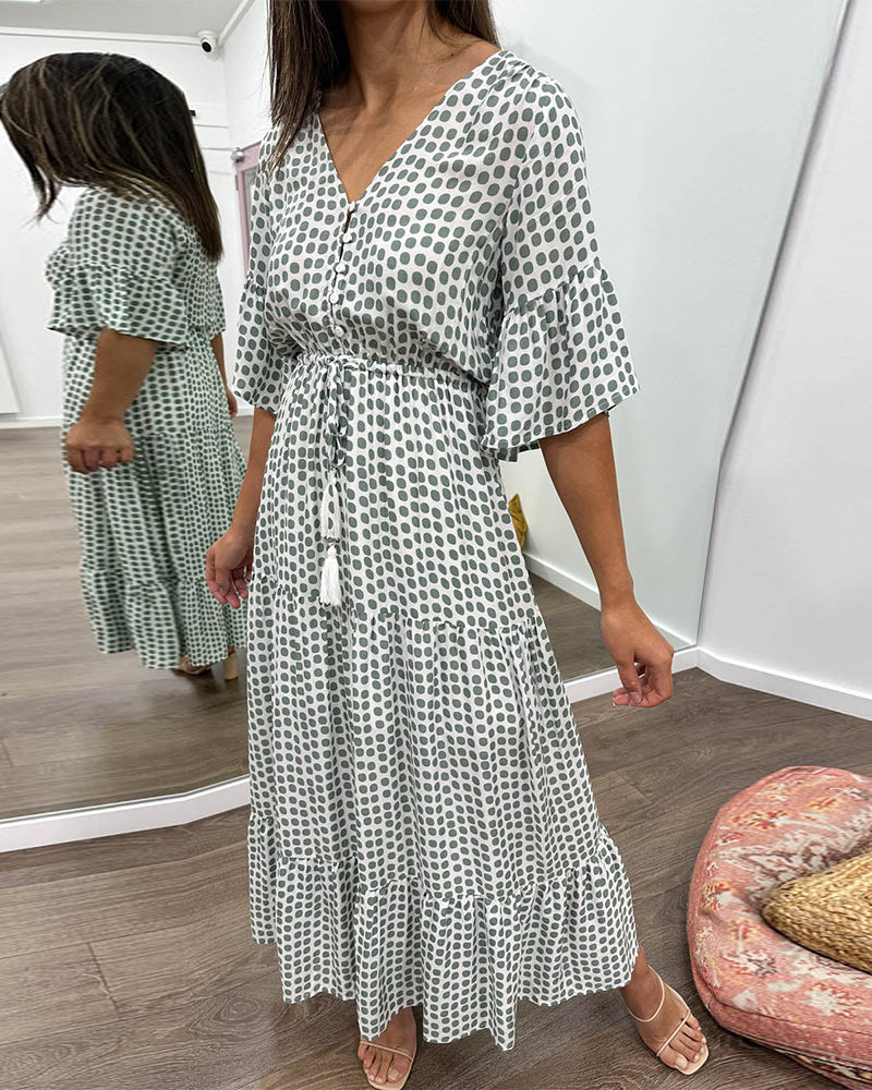 Pricktryckt klänning med V-ringad dragsko