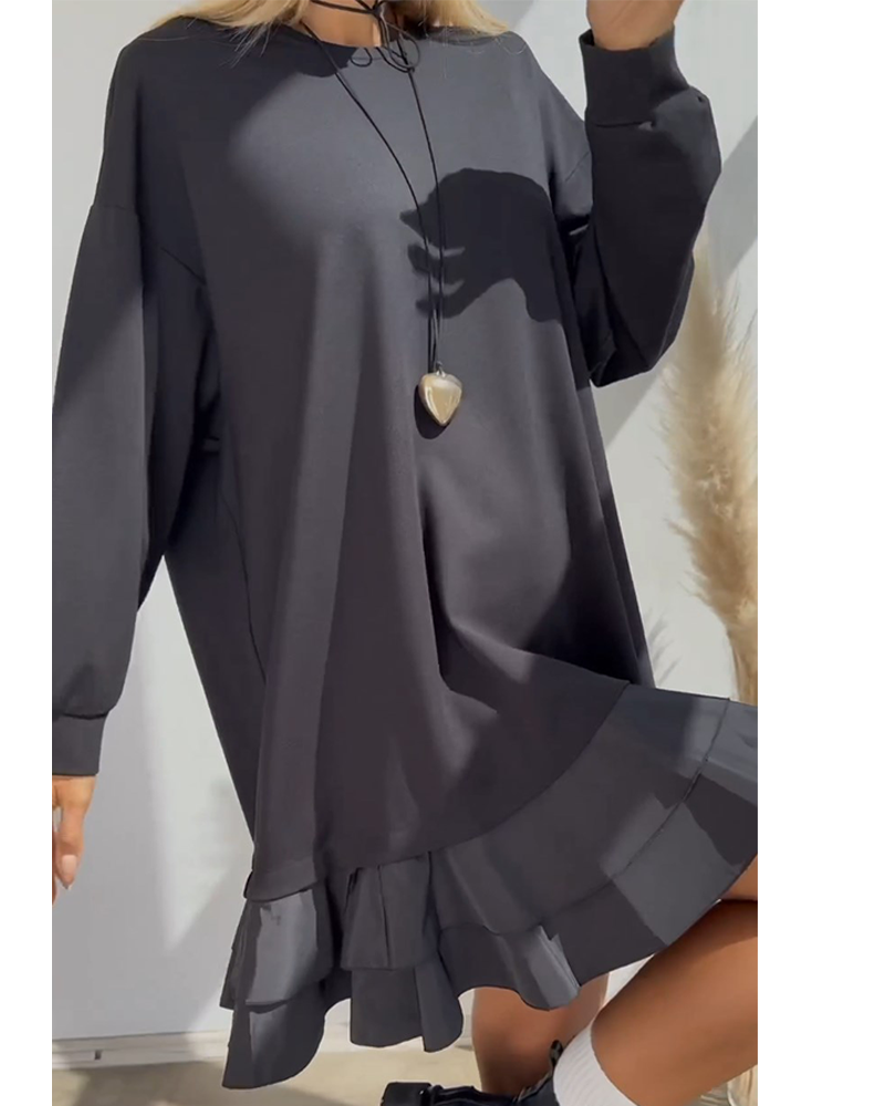 Löst enfärgad klänning med patchwork