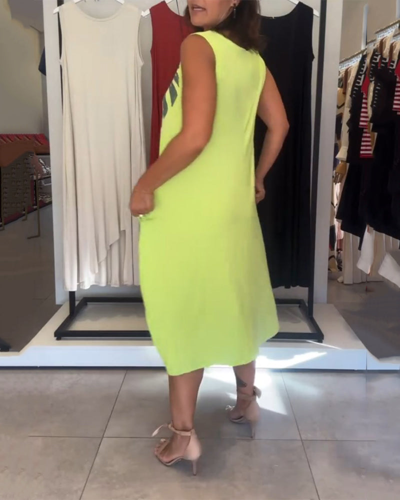 Klänning med ärmar och bladtryck