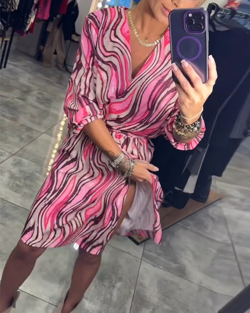 Klänning med färgglatt tryck och knälång