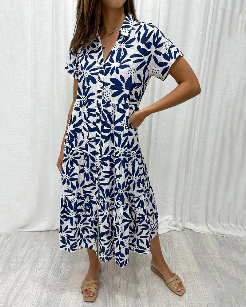 Klänning med blommönster och korta ärmar