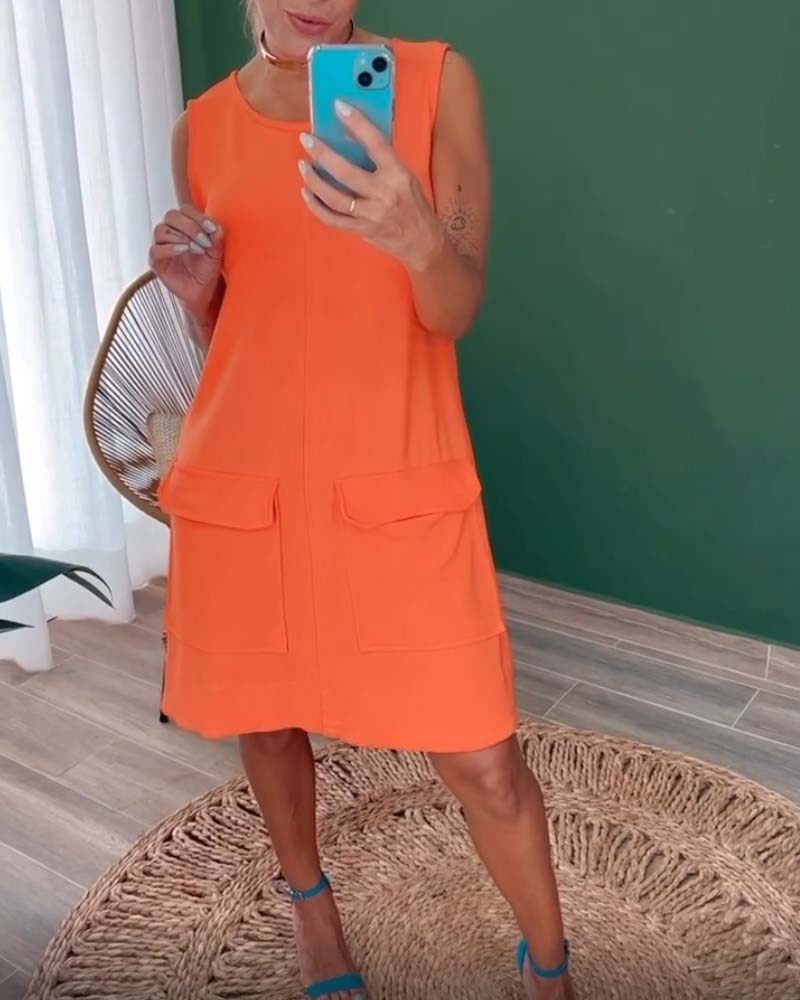 Enfärgad klänning utan ärm