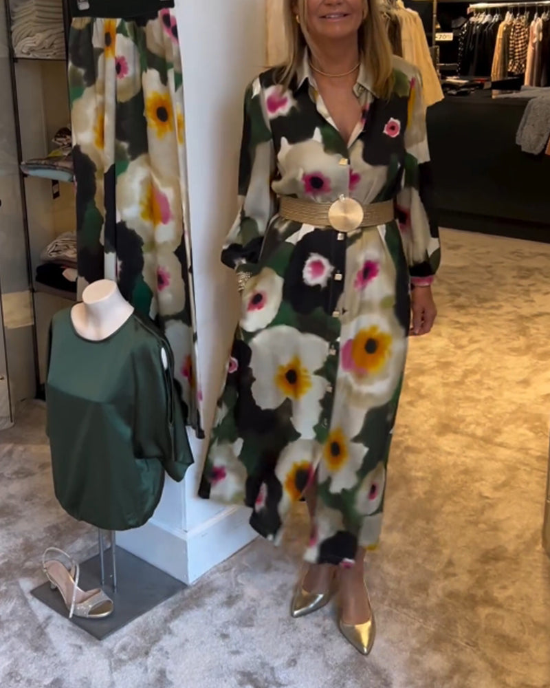 Klänning med slag och blommönster