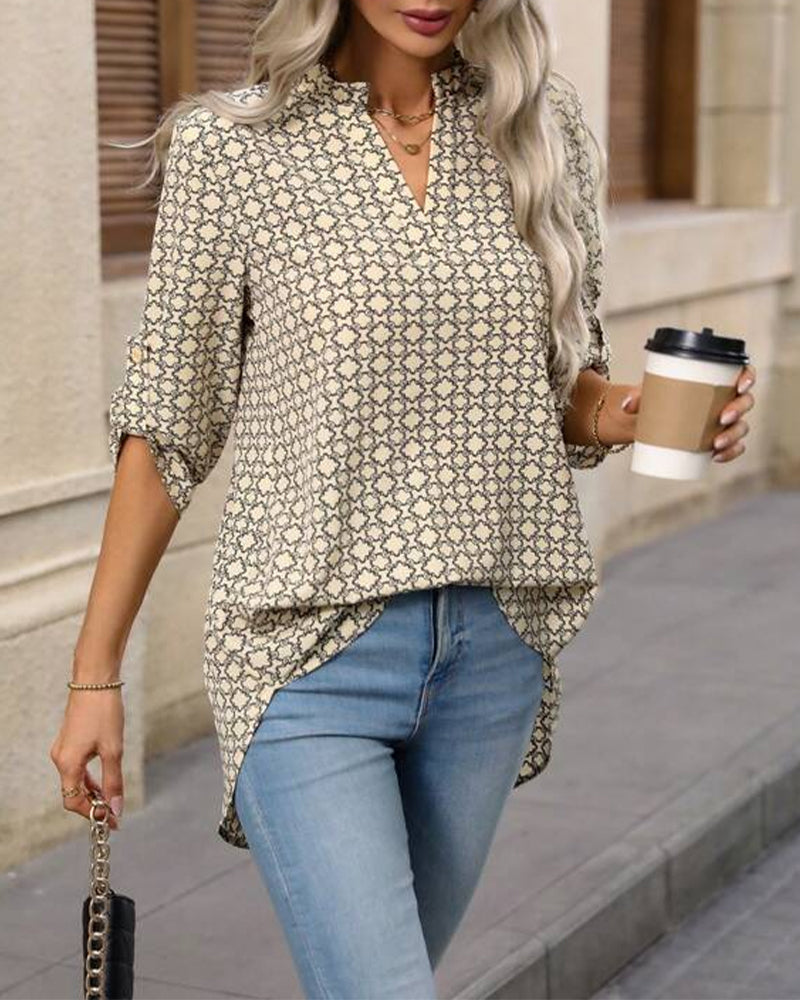 Geometriskt tryckt v-ringad blus