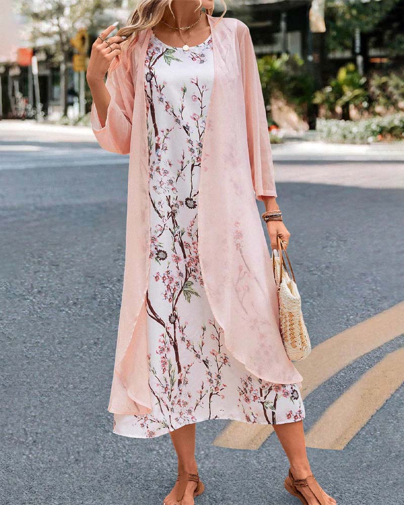 Klänning med en elegant, lös och mångsidig stil