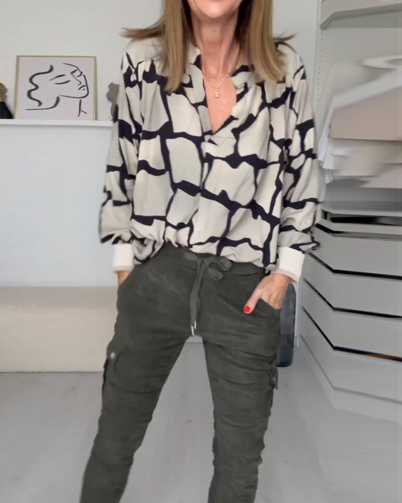 Trendig v halstryckt blus