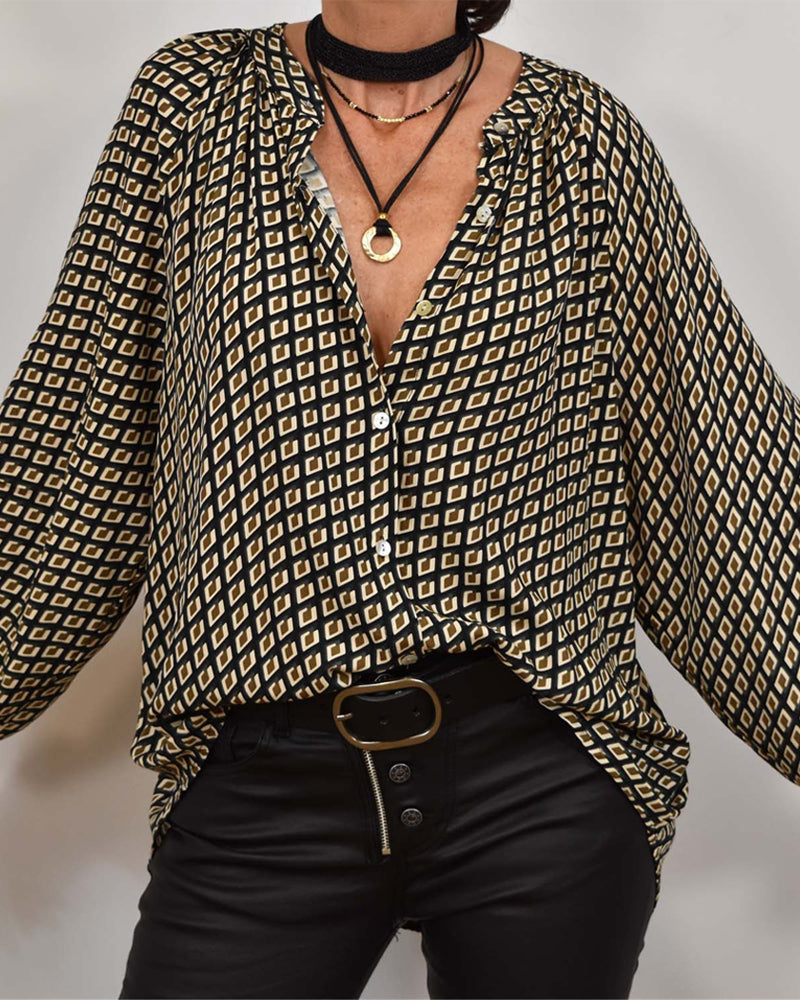 Avslappnad skjorta med geometriskt tryck