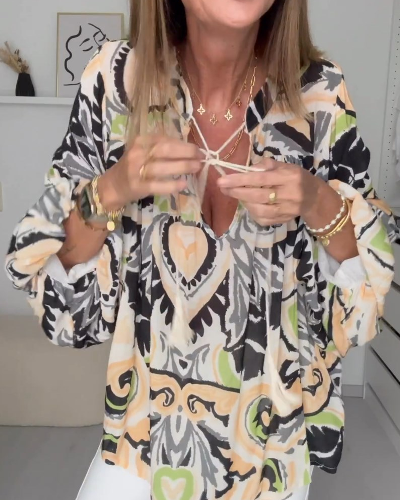 V-ringad avslappnad blus med graffititryck