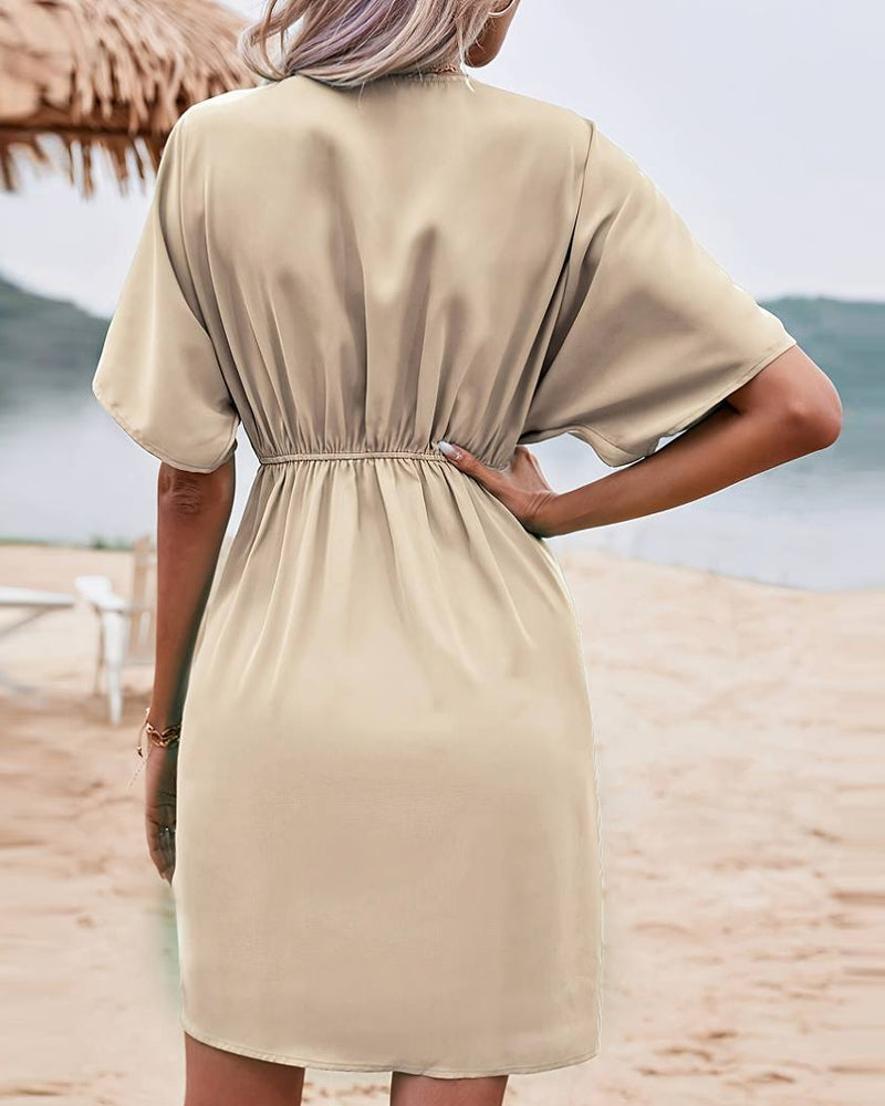 Klänning med nypp i midjan och veck