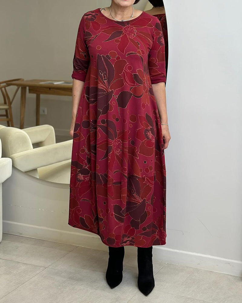 Rund halsad blommig vardagsklänning