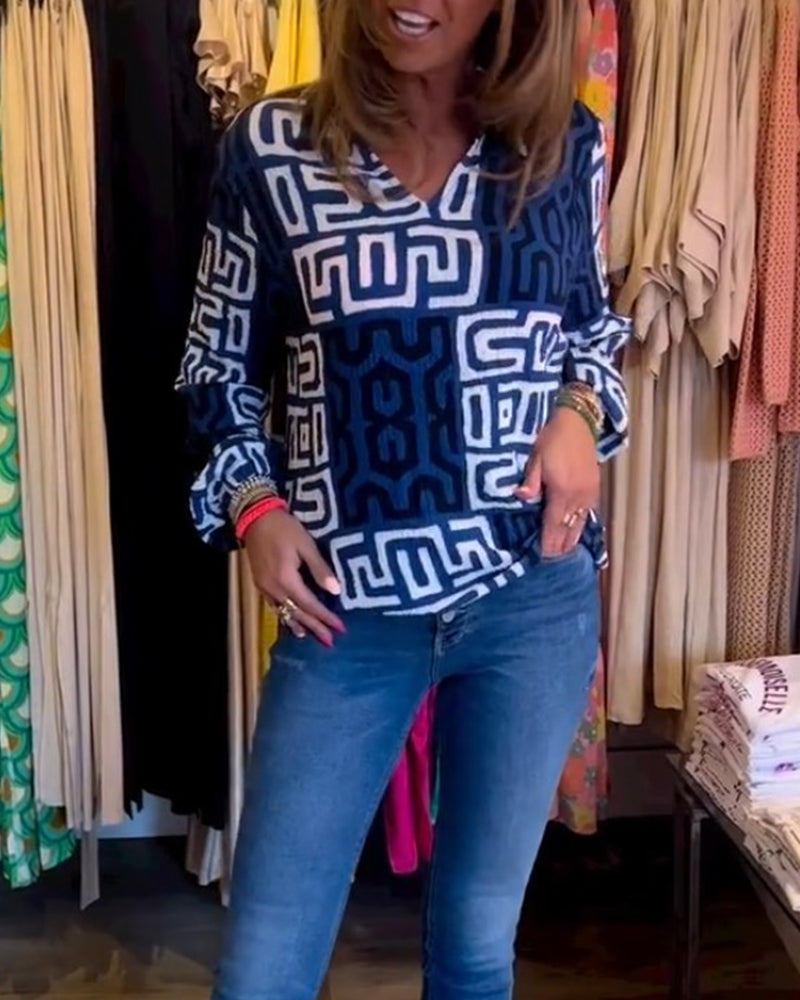 Långärmad topp med V-ringning och tryck