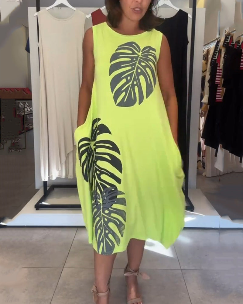 Klänning med ärmar och bladtryck