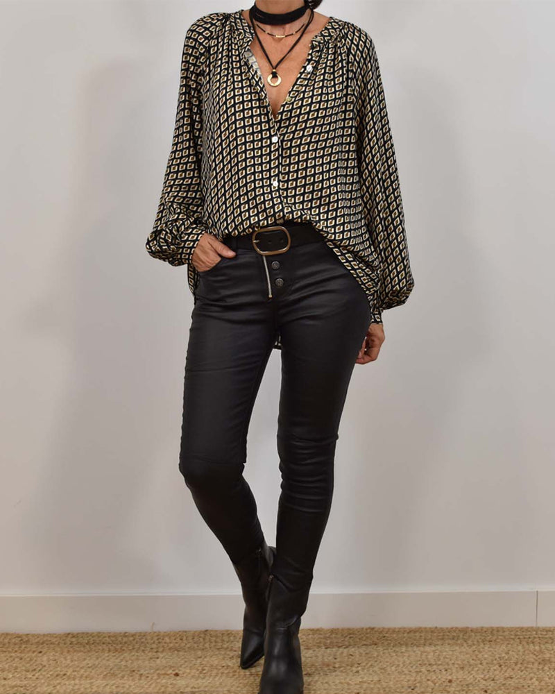 Avslappnad skjorta med geometriskt tryck