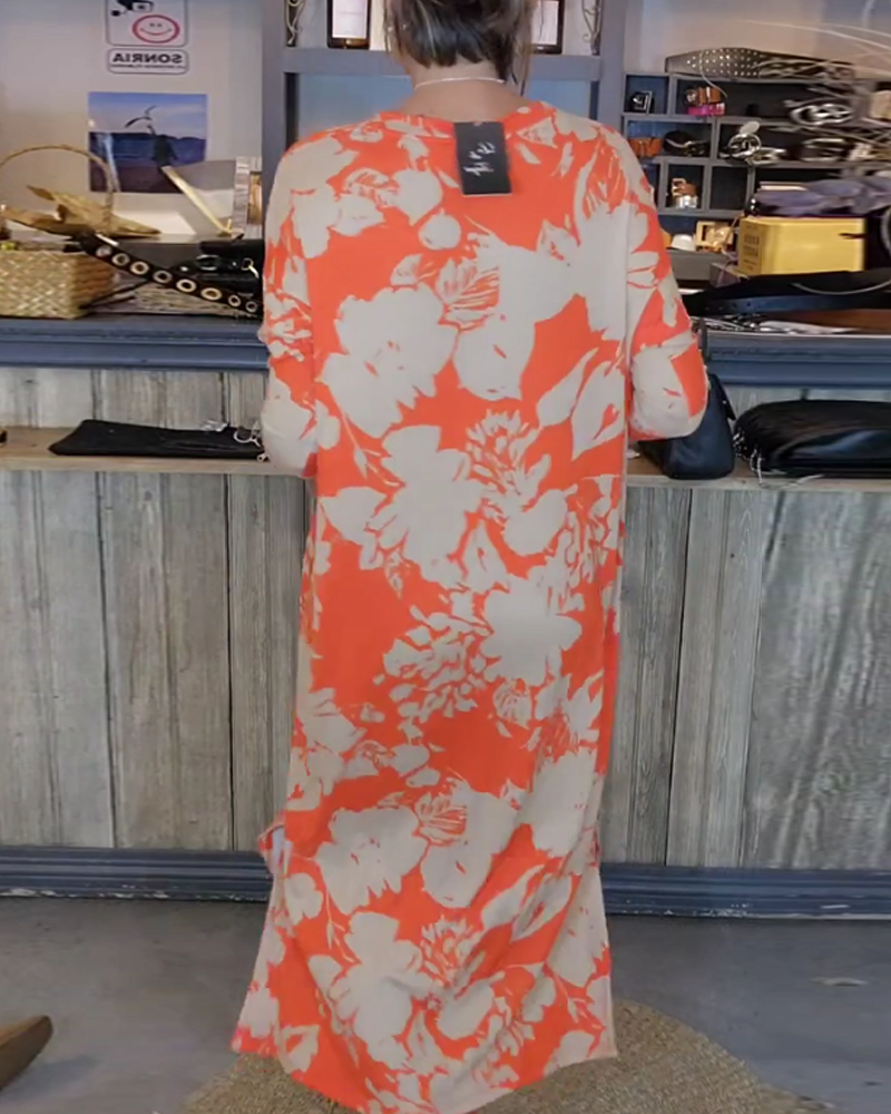 Blommig klänning med slits på sidan
