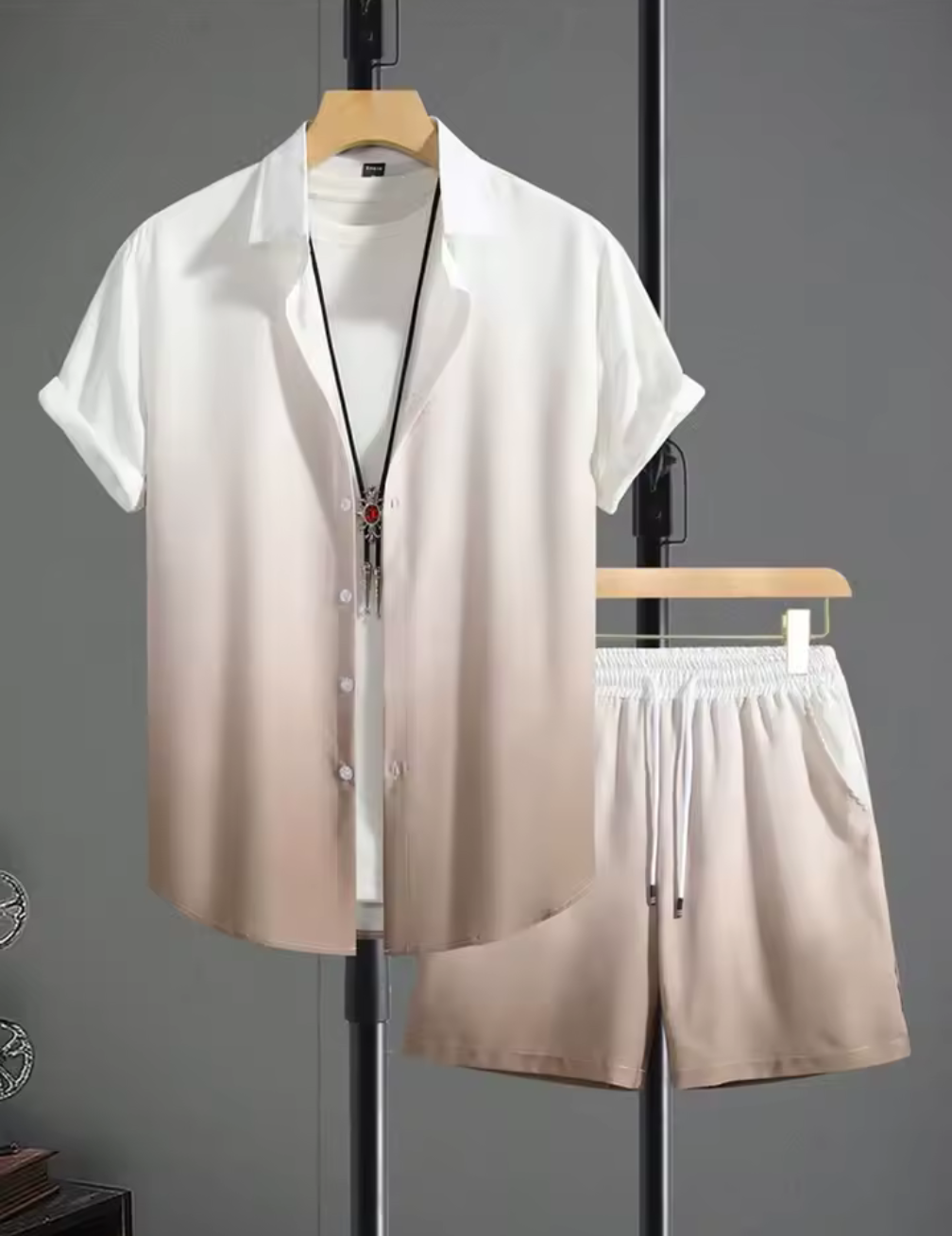 Tvådelat herrset i ton-i-ton-design – skjorta & shorts